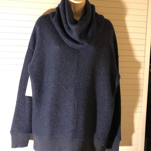 NWT Abercrombie & Fitch Navy Blue Cowl Turtleneck Fleece Knit Sweater S - Picture 2 of 6